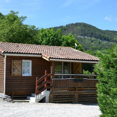 Camping La Mare aux Fées Hotel Roquefeuil Exterior foto