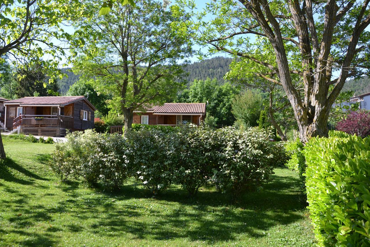 Camping La Mare aux Fées Hotel Roquefeuil Exterior foto